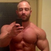 Tchat sexe avec un homme mature bodybuilder